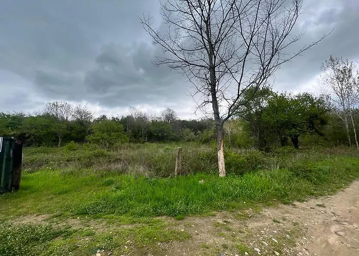 частен двор Bulgarian For Tents Kamp alanı Kazanlŭk