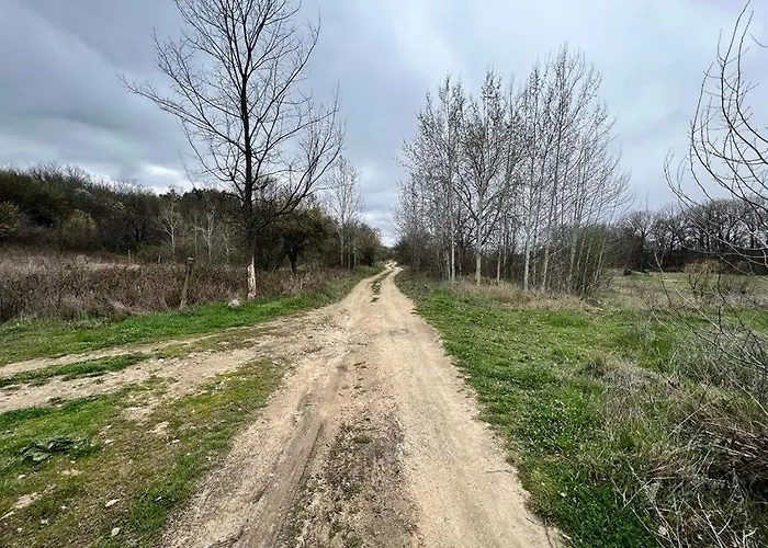 частен двор Bulgarian For Tents Kamp alanı Kazanlŭk