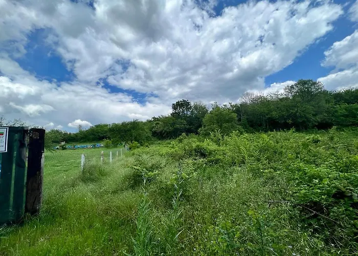 частен двор Bulgarian For Tents Къмпинг Казанлък